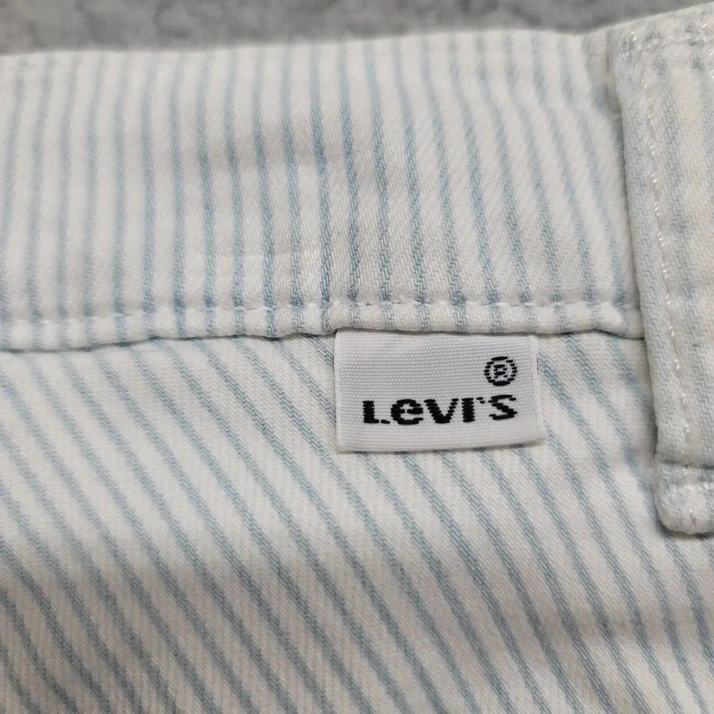 Levi's Shorts Womens 28 White blue Striped Casual White Tab Cut Off Outdoor Logo